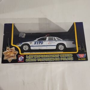 Motor Max Law Enforcement Series NYPD 1/24 Scale
